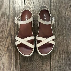 Women’s Mia Sandals Size 7 1/2.